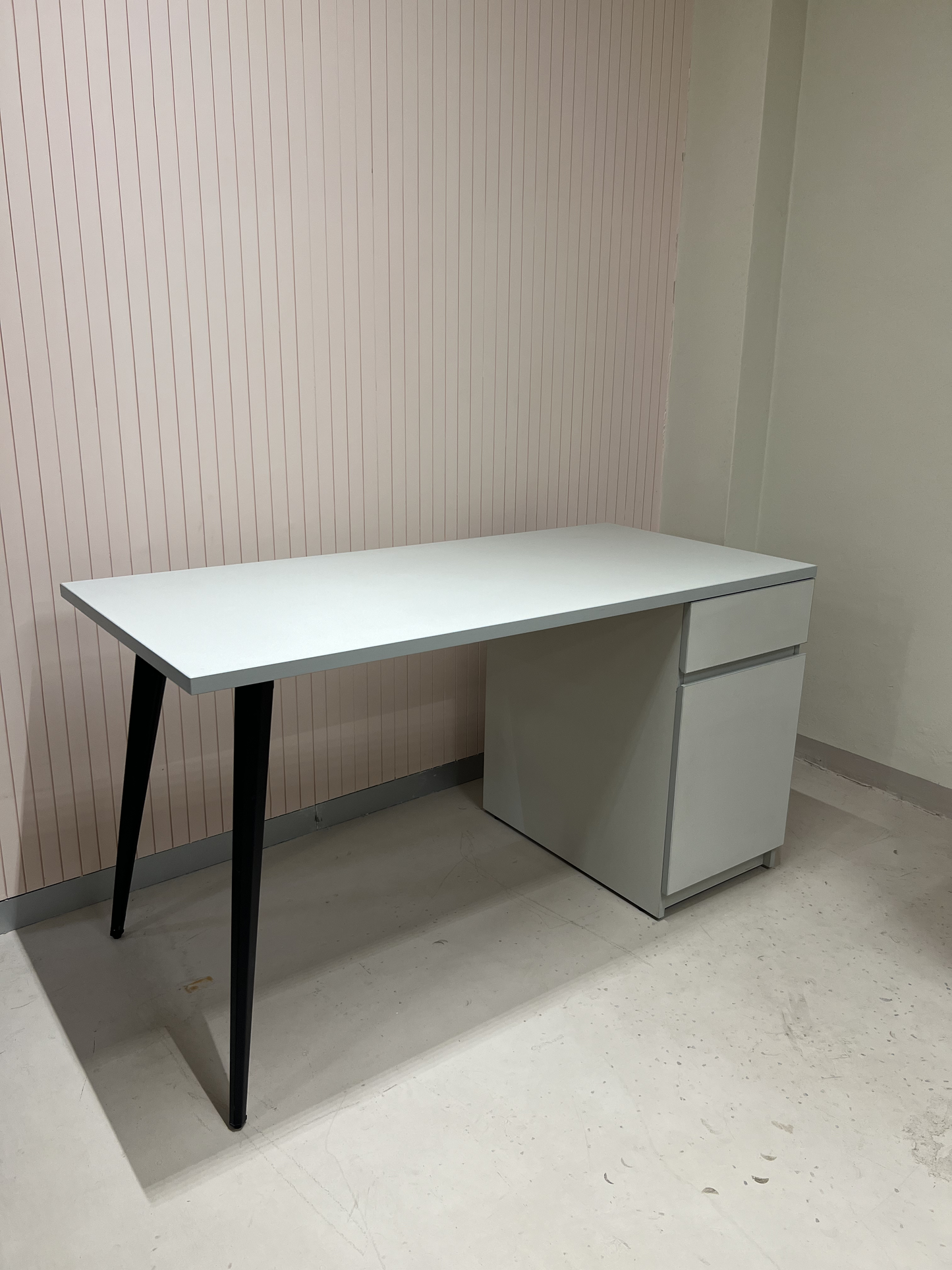 Dvark Tapered Single Seater Workstation with Drawer and Shutter