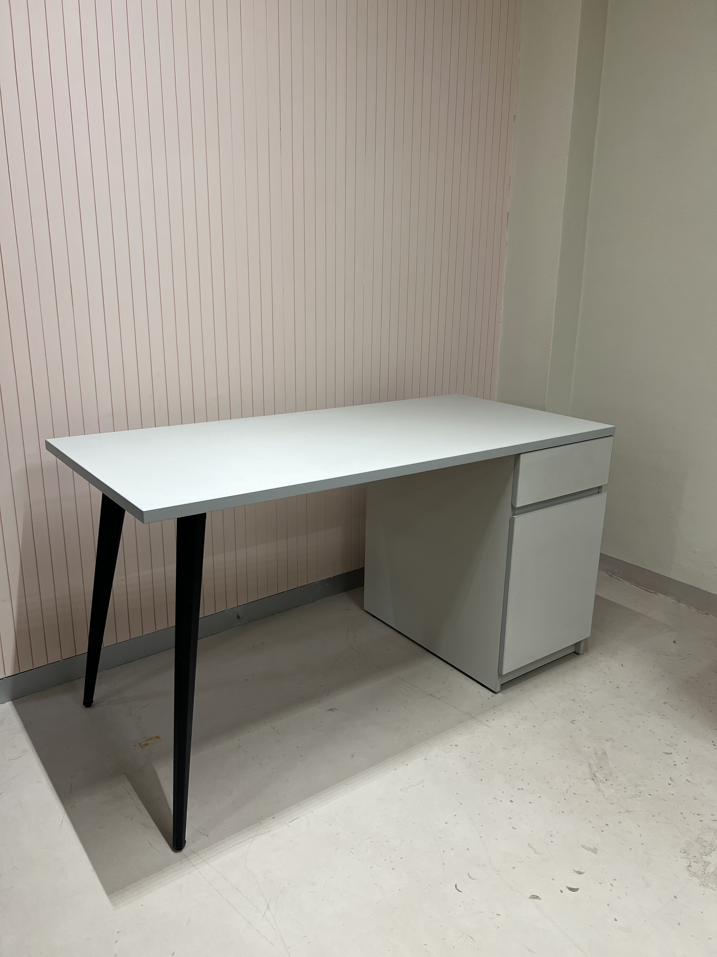 Dvark Tapered Single Seater Workstation with Drawer and Shutter